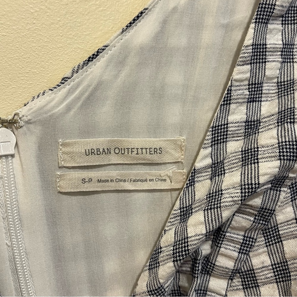 Urban Outfitters Puff Sleeve Gingham Dress. Size Small. NWT. - Picture 9 of 11